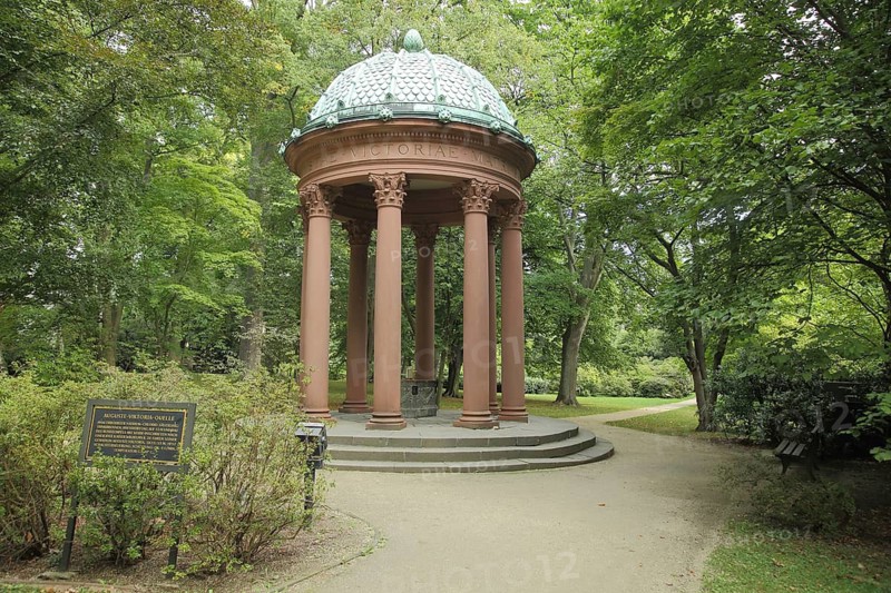 Empress Auguste Victoria fountain, temple, Monopteros, spa garden, Bad Homburg, Hesse, Germany