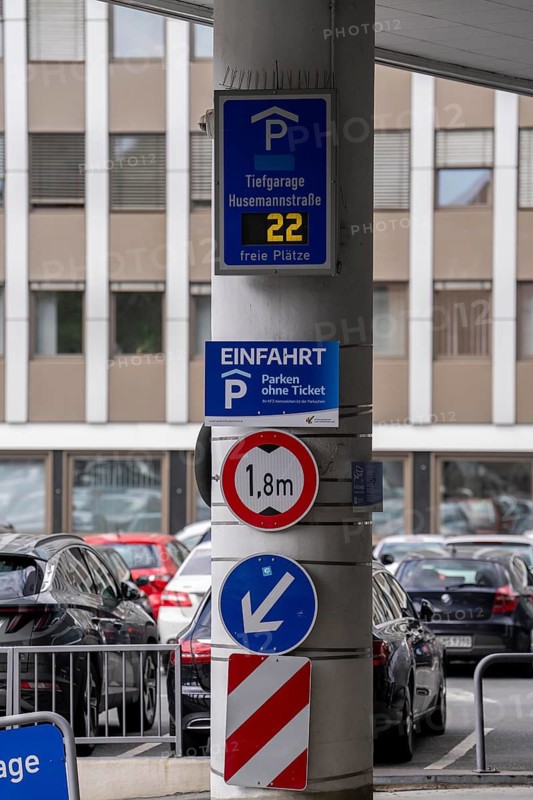 Husemannstraße car park in Gelsenkirchen, subject to charge, number plate recognition on entry, pay at the pay station by entering the number plate, ticketless, automatic number plate recognition, parking without ticket, North Rhine-Westphalia, Germany