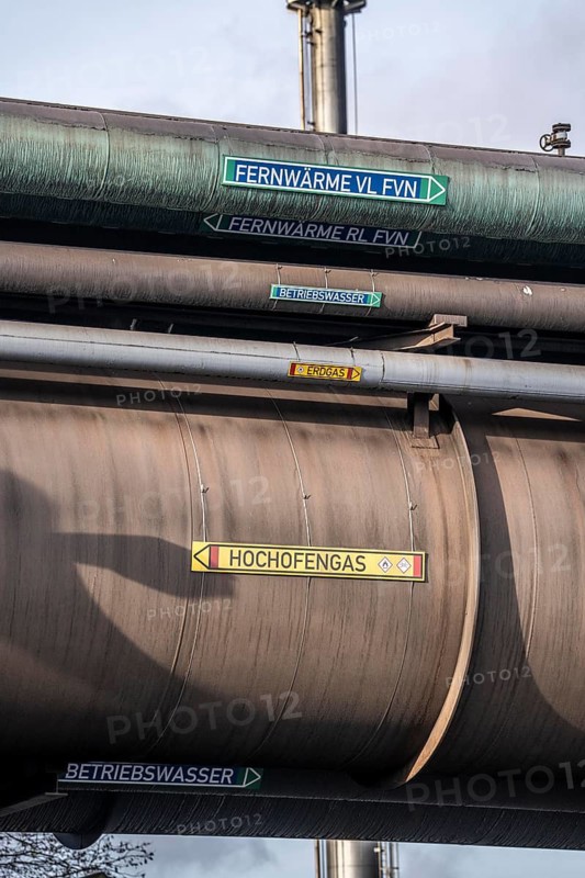 Pipelines for district heating, at the Thyssenkrupp Steel site in Duisburg Marxloh, waste heat from steel production is fed into the district heating network of the Niederrhein-Duisburg district heating association, the FVN supplies over 40, 000 households in the Lower Rhine region with district heating, North Rhine-Westphalia, Germany