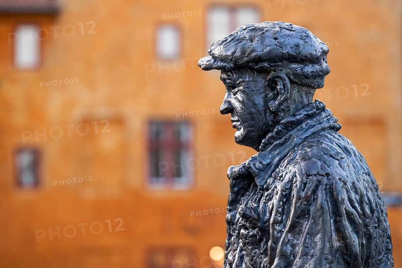 B&W Worker, sculpture by Jens Galschiøt, Børnehusbroen, Christianshavns Kanal, Copenhagen, Denmark