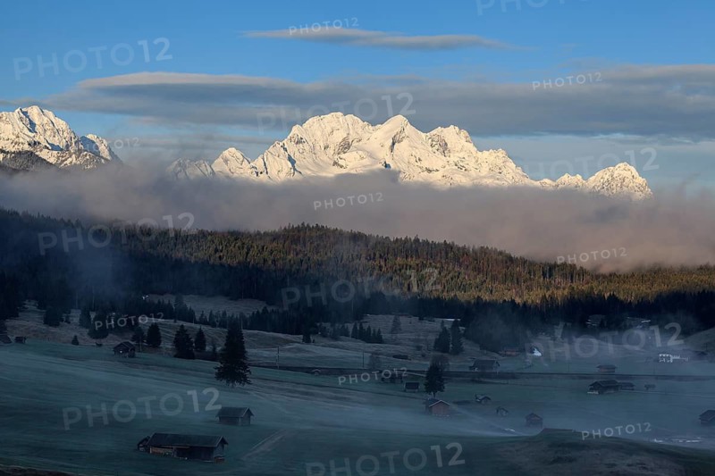 Mountain range in the morning light, fog, snowy, spring, Wetterstein Mountains, Alpspitze, Zugspitze, Werdenfelser Land, Bavaria, Germany