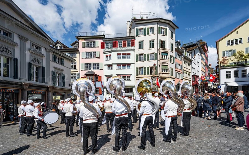 Historically costumed guildsmen in Zurich's Old Town, stand concert at Münzplatz, Zunft zum Weggen, Sechseläuten or Sächsilüüte, Zurich Spring Festival, Zurich, Switzerland