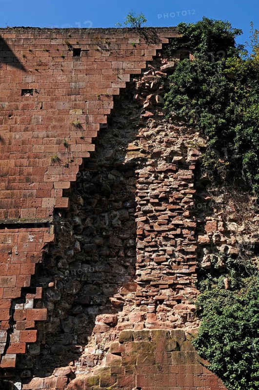 Heidelberg castle ruins, destroyed in 1689, construction of the fortress wall, castle courtyard, Heidelberg, Baden-Württemberg, Germany