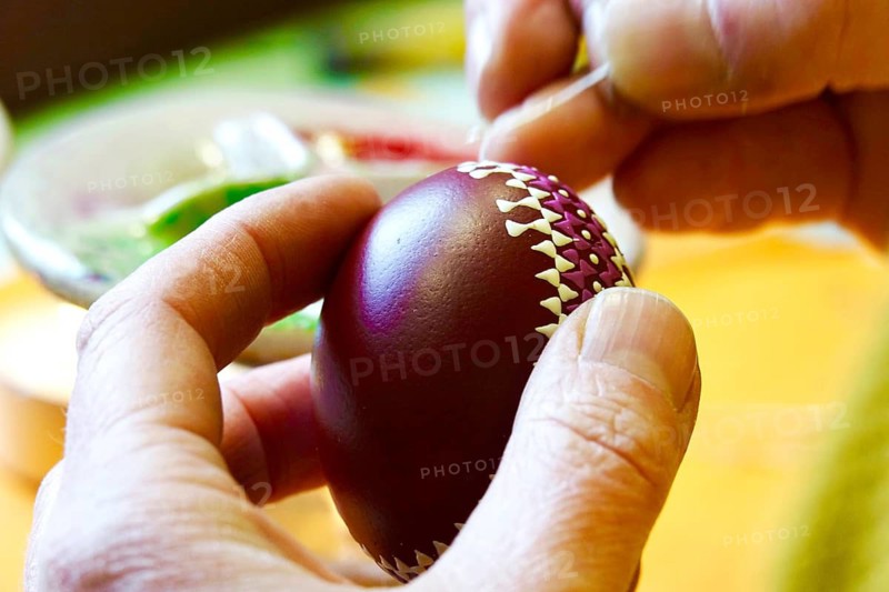 Easter, Easter egg, blown out colored egg, melted wax is applied with a quill pen, Sorb tradition, bossing technique, handicrafts, Saxony, Germany