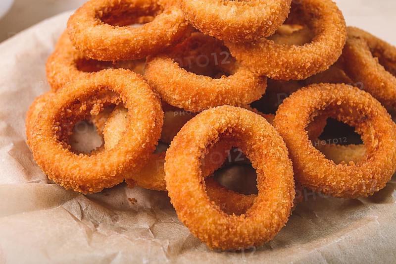 Fried onion rings, deep-fried, snack, no people, selective focus