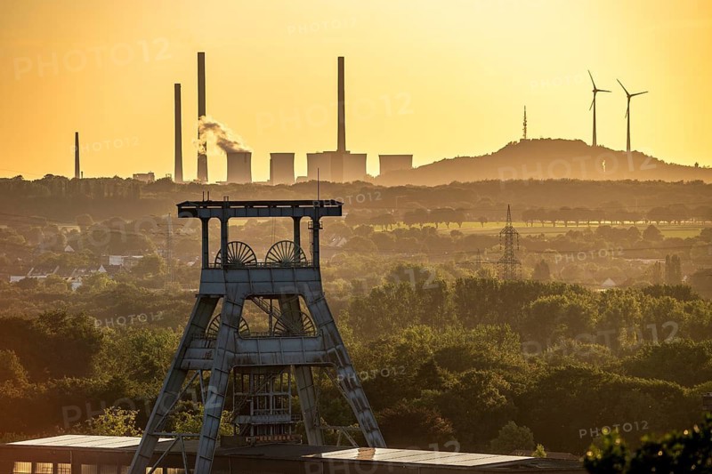 EON coal-fired power station Scholven, Gelsenkirchen, in the back, in front the double headframe of the disused Ewald mine in Herten, North Rhine-Westphalia, Germany
