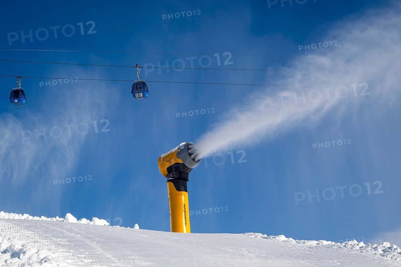 Snowmaking system and aerial cableway