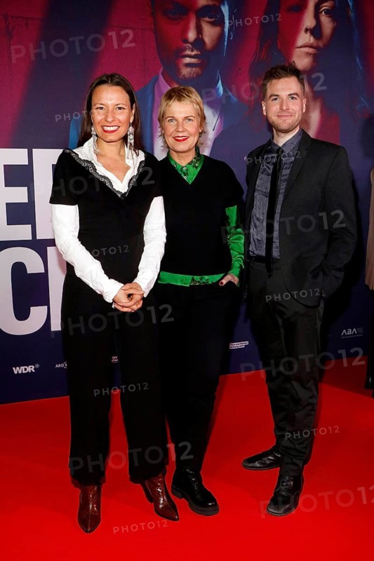 Anne Zohra Berrached, Cordula Stratmann and guest at the premiere of the first season of the ARD high-end series A BETTER PLACE at the cinema in the Kulturbrauerei in Berlin on 16 January 2025