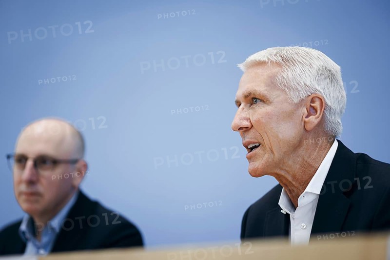 Ralf Wintergerst, Bitkom President and Sinan Selen, Vice President of the Federal Office for the Protection of the Constitution (BfV), at a press conference on the economic protection report at the Federal Press Conference in Berlin, 28 August 2024