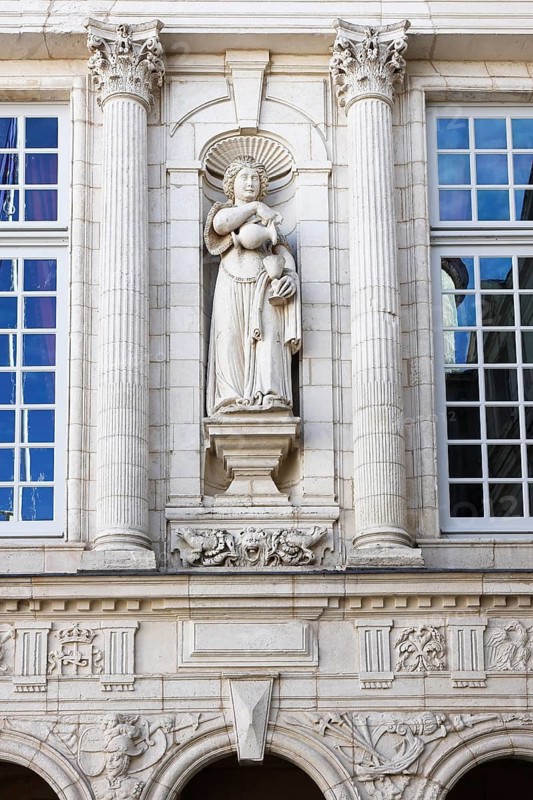 Historic Town Hall of La Rochelle, Hôtel de Ville, decorative façade with sculpture, Charente-Maritime department, France