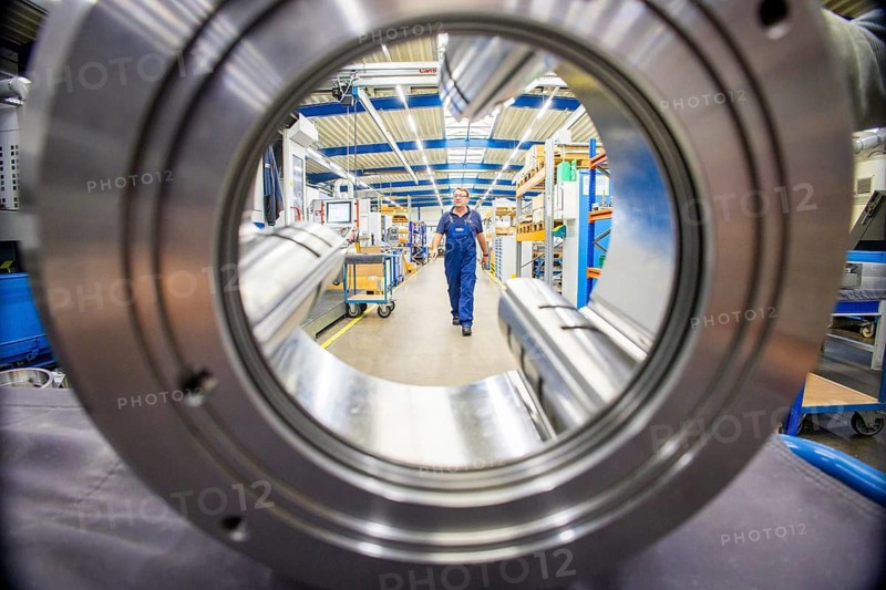 Saxony's Minister of Economic Affairs Panter visited four companies in the Saxon security and defense industry. The machining specialist (85 employees) produces precision components for customers in the aviation, aerospace and defense industries as well as related industries. These include thin-walled structural components made of aluminum, titanium and stainless steel as well as special parts for military applications or for research and development. Parts for the new Main Battle Tank, which will be used throughout NATO. International research project funded by the EU. EDF project (EDF-2023-LS-DA-SME project: 101168091), Wilsdruff, Saxony, Germany