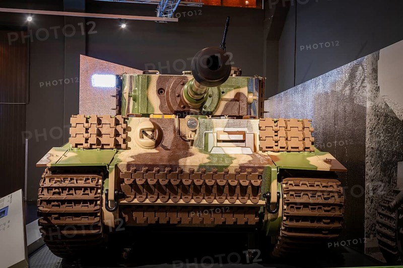 (Wonder Weapons) a propaganda term used by the NS regime, referred to weapon systems that were intended to bring about a decisive turning point in the Second World War. The new special exhibition sheds light on how the myth came about, which means and narratives shaped it, and how its impact back then and its enduring fascination today can be assessed. Panzerkampfwagen VI version E Tieger, 1:1 plastic model, Dresden, Saxony, Germany