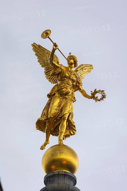 Golden Fama on the Dome of the Saxon Academy of Arts