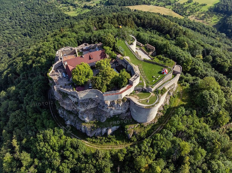 Luftbild von der hochmittelalterlichen Burgruine, Höhenburg Hohenneuffen am Albtrauf, Neuffen, Landkreis Esslingen, Schwäbische Alb, Baden-Württemberg, Deutschland