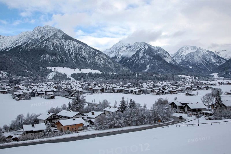 Winter, snowy landscape, view of Oberstdorf, mountains of the Allgäu Alps in the background, Oberallgäu, Allgäu, Bavaria, Germany