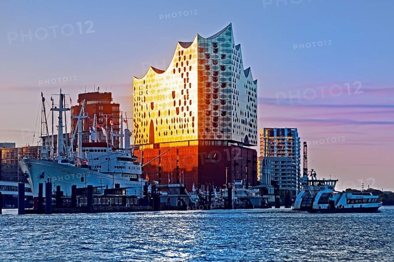 Elbphilharmonie with the Norderelbe at sunrise, Hamburg, Germany