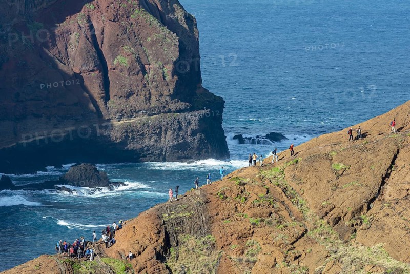 Hiking trail with numerous hikers, volcanic peninsula, Ponta de São Lourenço, Ponta de Sao Lourenco, rocky coast, Punta de San Lorenzo, Madeira, Portugal