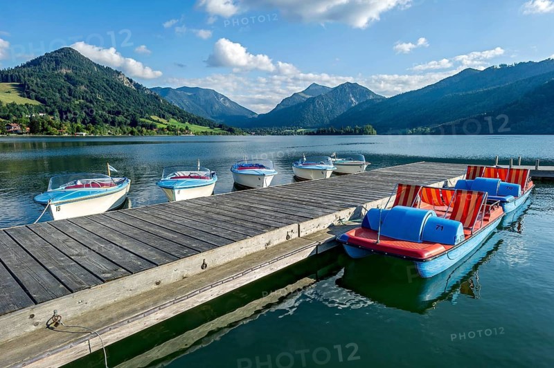Electric boats and pedal boats at jetty, boat hire, Markt Schliersee, Schliersee, behind mountains Brecherspitz or Spitzing and Schlierseespitz, Mangfall mountains, Bavarian Prealps, Upper Bavaria, Bavaria, Germany