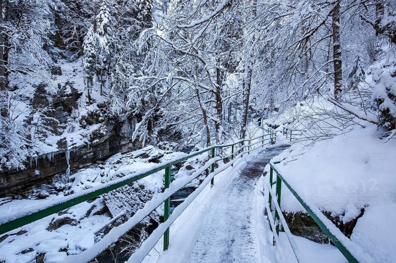 Winter, snowy landscape, hiking trail through the Breitachklamm gorge near Oberstdorf, Oberallgäu, Allgäu, Bavaria, Germany