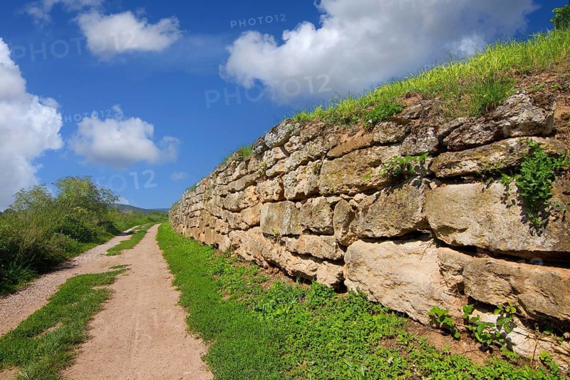 The Hiwweltour near Siefersheim, vineyard, vineyard wall, protective wall, Hiwweltour, hiking route, blue sky, cumulus clouds, image montage, (M), Siefersheim, Rhineland-Palatinate, Federal Republic of Germany