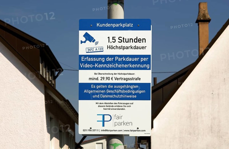 Private parking sign with license plate recognition, threat of contractual penalty, contractual penalty, penalty if parking time is exceeded, camera monitored, CCTV, surveillance camera, shopping center, Schmiden bei Fellbach, Baden-Württemberg, Germany