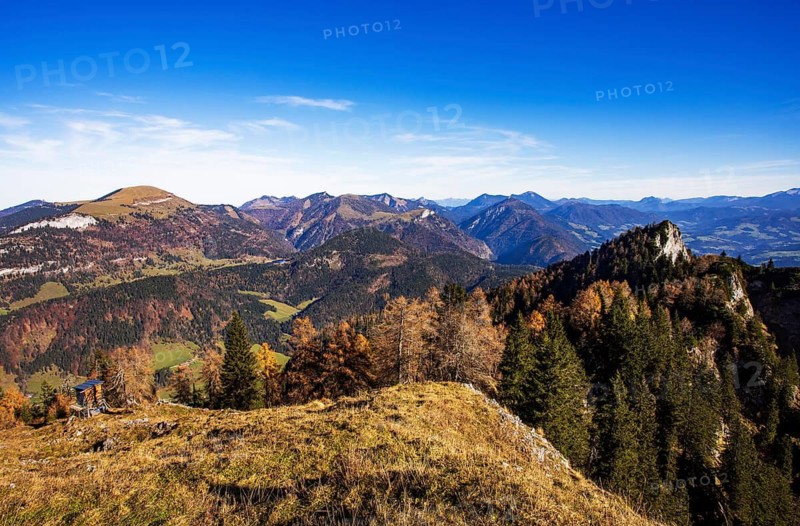 View from Schwarzer Berg to Seewaldsee and Trattberg, Golling, Osterhorngruppe, Salzkammergut, Salzburg province, Austria