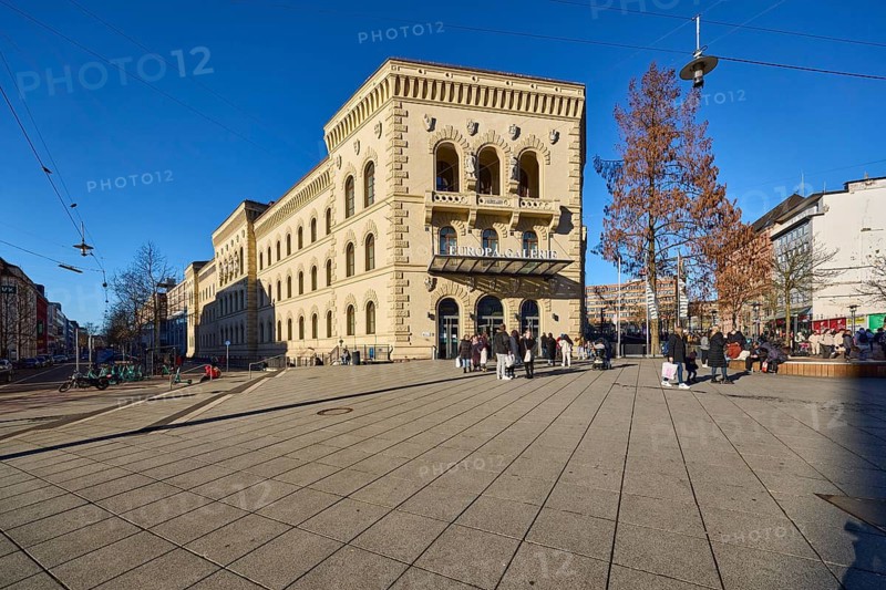 Pedestrian zone, footpath made of paving slabs, shopping centre, trees, pedestrians as accessories, lamp, street, EUROPA-Galerie, Trierer Straße, Saarbrücken, state capital, regional association Saarbrücken, Saarland, Germany