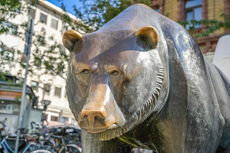 Bronze sculpture, bear, German Stock Exchange, Stock Exchange Square, Frankfurt am Main, Hesse, Germany