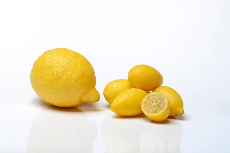Mini lemons and normal lemon, lemon snack