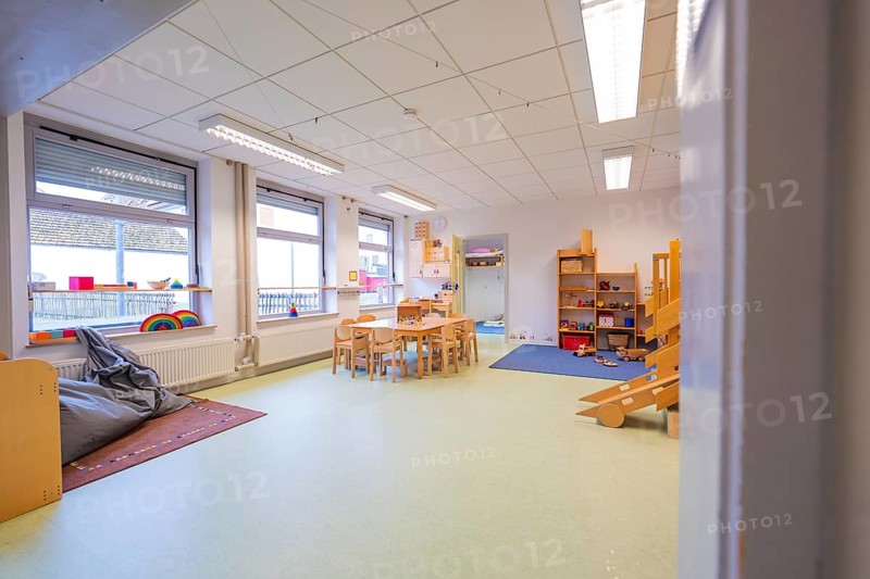 Large room with table and chairs for daycare activities, with lots of natural light, infant and toddler daycare center, Gechingen, Germany