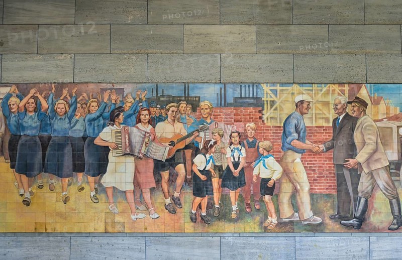 Max Lingner mural on the Detlev Rohwedder House, Aufbau der Republik, tiles, Meissen porcelain, GDR art, Federal Ministry of Finance, Wilhelmstrasse, Mitte, Berlin, Germany