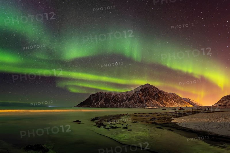 Aurora over the mountains and sea of Lofoten, Northern Lights, Northern Lights, Landscape, Leknes, Nordland/Lofoten, Norway