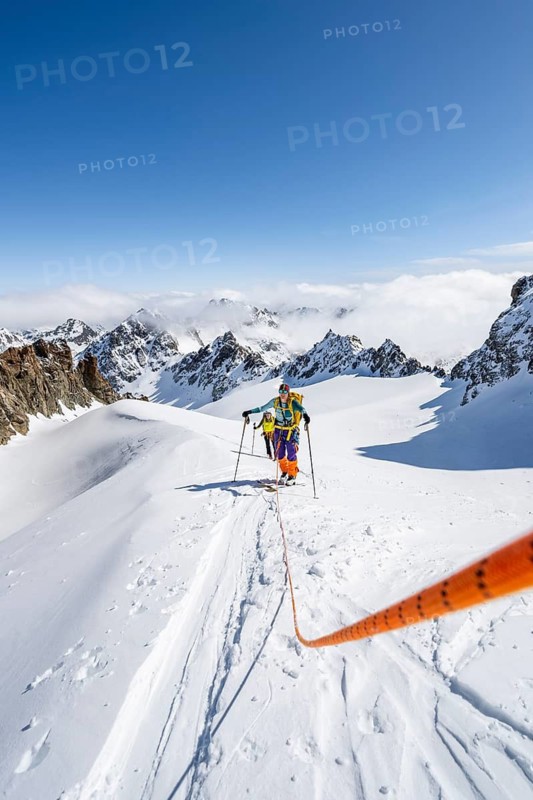 Ski tourer with rope, rope team on the Vadret da Porchabella glacier on the ascent to the summit of Piz Kesch, mountain landscape in winter, alpine tour, ski tour Bündner Haute Route, Albula Alps, Rhaetian Alps, Grisons, Eastern Switzerland, Switzerland