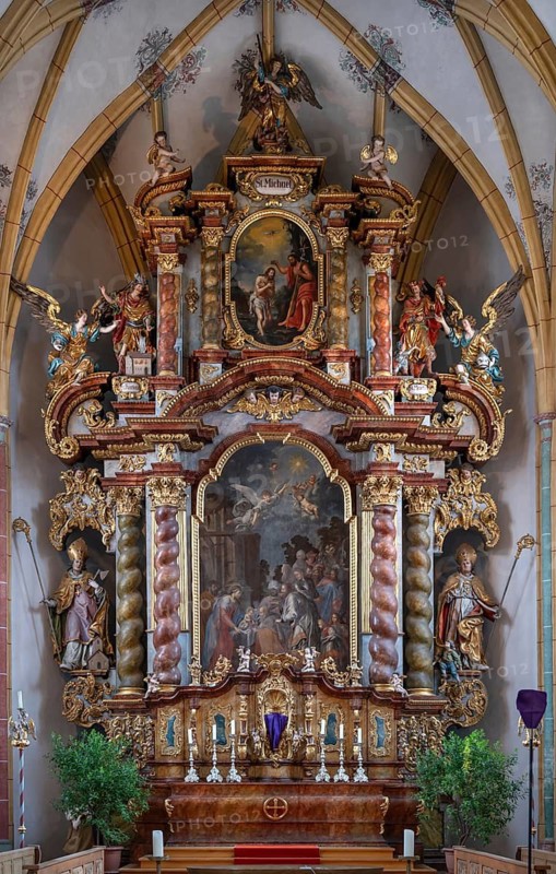 Baroque high altar, around 1676, church of the Assumption of Mary, late Gothic hall church, Erlach district of Simbach am Inn, Lower Bavaria, Germany
