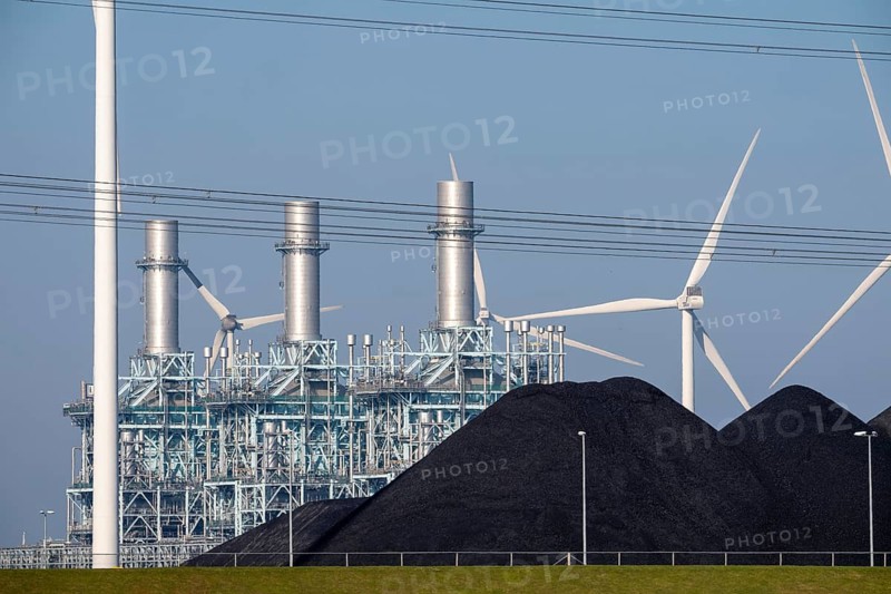 The gas and steam combined cycle power plant, GuD, Magnum, with 1410 MW output, gas power plant with 3 blocks, powered by natural gas, can also be operated with hydrogen, coal storage at the Eemshaven coal power plant, Eemshavencentrale, both operated by RWE Generation, one of the 3 large power plants in the Eemshaven energy park, Groningen province, the Netherlands