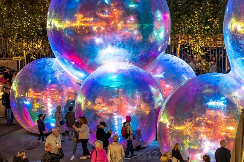 The 10th Essen Light Festival, in the city centre, second largest light art festival in Germany, light art on the Burgplatz, Evanescent light installation, by the Australian artist duo Atelier Sisu, large bubble-like spheres, with light and sound, Essen, North Rhine-Westphalia, Germany