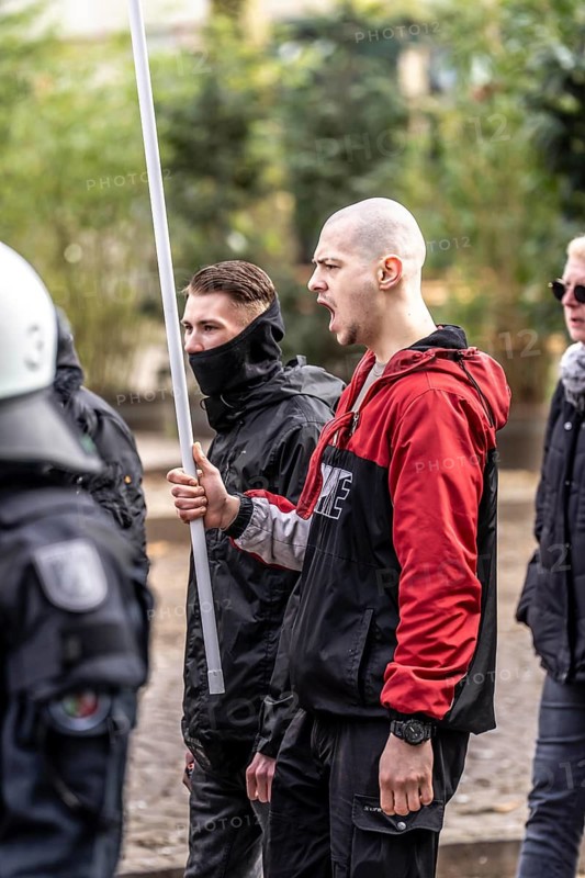 The neo-Nazi group Jung und Stark, JS, demonstrates in the city centre of Essen, demanding the remigration of foreigners, chanting Deutschland den Deutschen Ausländer raus, approx. 150 ultra right-wingers, dressed in black and wearing typical scene clothing, several groups demonstrate against the Nazi march, Essen, North Rhine-Westphalia, Germany