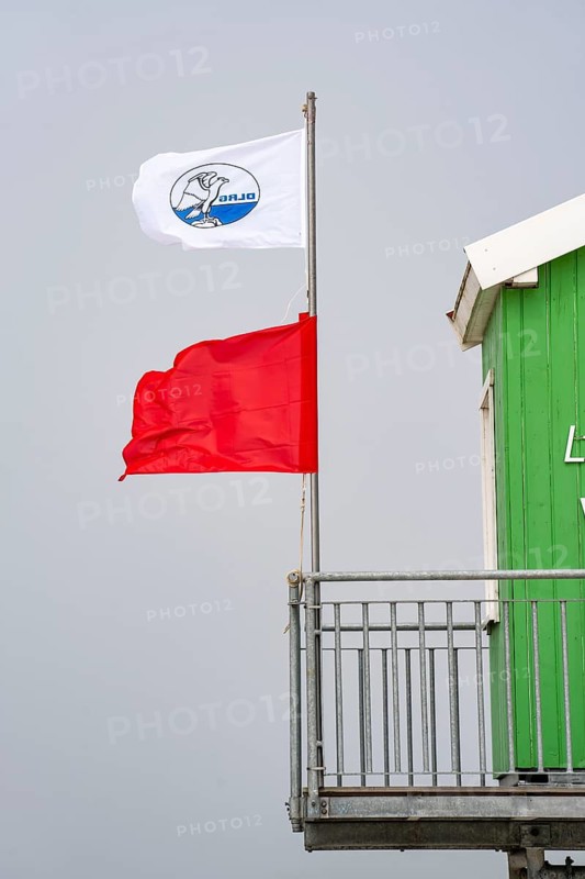 North Sea island of Langeoog, early summer, shortly after the first easing of the lockdown in the Corona crisis, foggy weather, still quite few tourists on the beach, DLRG watchtower, Lower Saxony, Germany