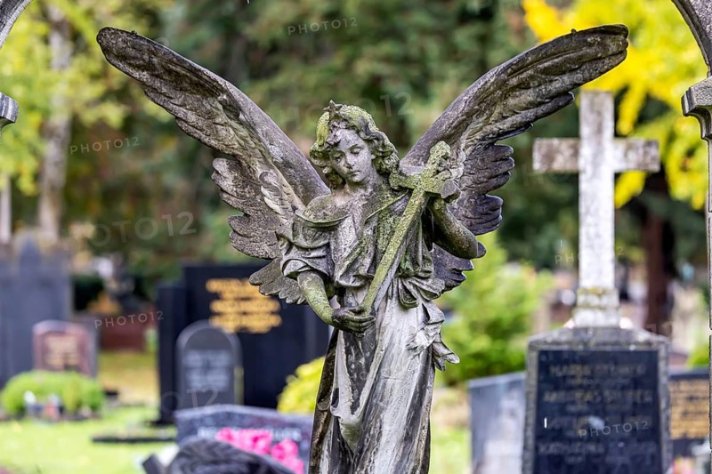 Pragfriedhof Stuttgart in autumn. November is traditionally a time for Christians to visit their graves. Symbolic photo with graves and grave decorations. Stuttgart, Baden-Württemberg, Germany