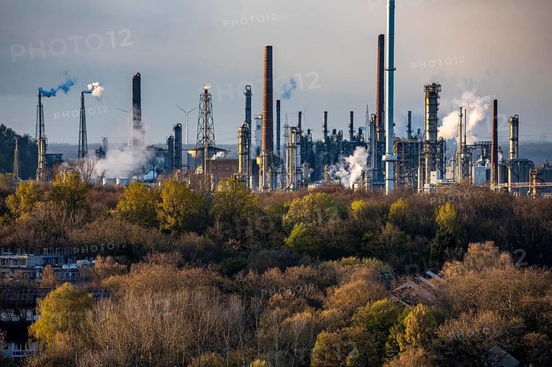 Ruhr Oel GmbH BP Gelsenkirchen, refinery, in Gelsenkirchen-Scholven, production of products from mineral oil, gasoline, diesel, kerosene, North Rhine-Westphalia, Germany