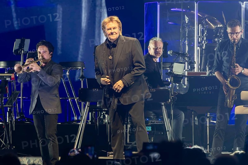 Howard Carpendale singer, pop, folk music, my farewell tour, live on 16.04.2026, Uber Arena, Berlin, Germany < english> Howard Carpendale, singer, pop, folk music, my farewell tour, live on April 16th, 2026, Uber Arena, Berlin, Germany
