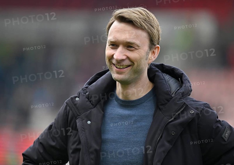 Managing Director Sports Simon Rolfes Bayer 04 Leverkusen Portrait smiles FC Heidenheim logo soccer Bundesliga, Voith-Arena, Heidenheim, Baden-Württemberg, Germany