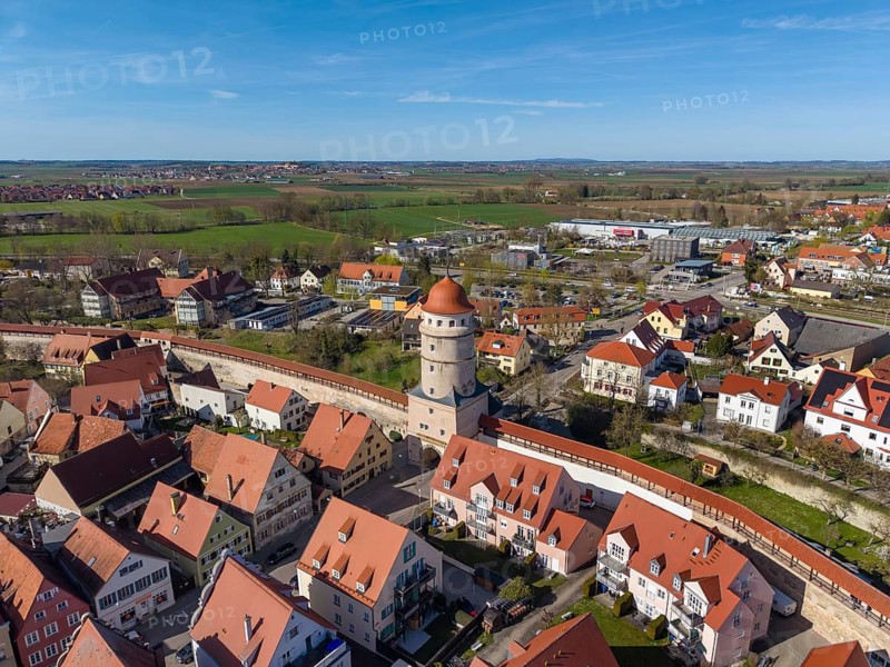 Aerial view of the historic old town of Nördlingen with the completely comprehensive and accessible city wall and the Löpsinger Tower, a historic city gate with city wall museum, Donau-Ries district, Nördlinger Ries, Bavaria, Germany