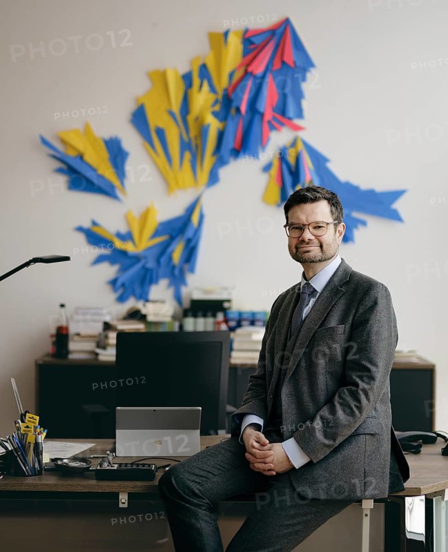 Marco Buschmann (FDP), Bundesminister der Justiz, aufgenommen im Rahmen eines Interview fue NBR in Berlin, 12.12.2023