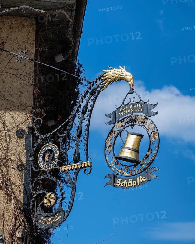 Wrought iron nose sign of the wine bar, restaurant Schäpfle in the historic old town of Überlingen am Lake Constance, Bodenseekreis, Baden-Württemberg, Germany