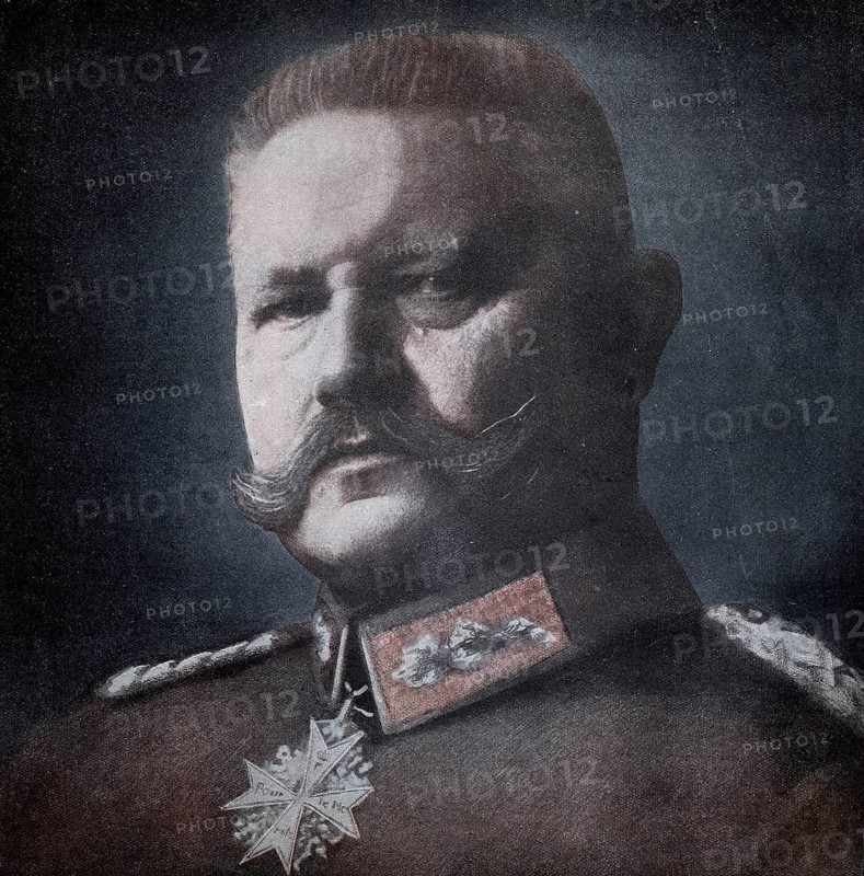 1st World War, Paul Ludwig Hans Anton von Beneckendorff and von Hindenburg (born 2 October 1847 in Posen, died August 1934 on Gut Neudeck) was a German Field Marshal, politician and from 1925 until his death President of the Reich, here as cover picture of Der Illustriete Chronik der Zeit, Im eisernen Jahr 1914 (original picture text from 1915, original colouring), illustration, reproduction from a 19th century original. Authentic, file restored for optimal use, exact date of original unknown, Historical, Serious portrait of a bearded man in uniform