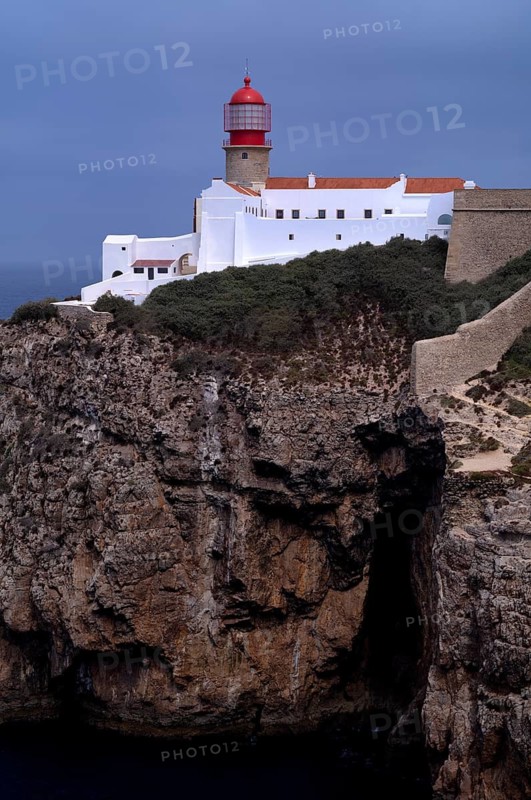 Lighthouse Farol do Cabo de São Vicente, Cape St. Vincent, Sagres, steep coast, Atlantic Ocean, Algarve, Portugal