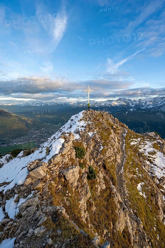Summit cross at the summit of the Kramerspitz, at sunset, in autumn, Ammergau Alps, in autumn, Bavarian Prealps, Bavaria, Germany