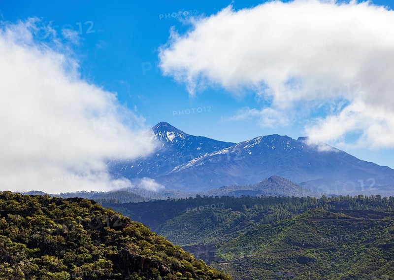 Mountain hike to Risco Blanco, view to Mount Teide, El Molledo, Tenerife, Canary Island, Spain