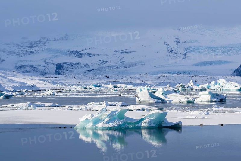 Glacier lagoon, glacial lake, glacier ice, water, snow, winter, Jökulsárlón, Breiðamerkurjökull, Vatnajökull, Iceland, Scandinavia